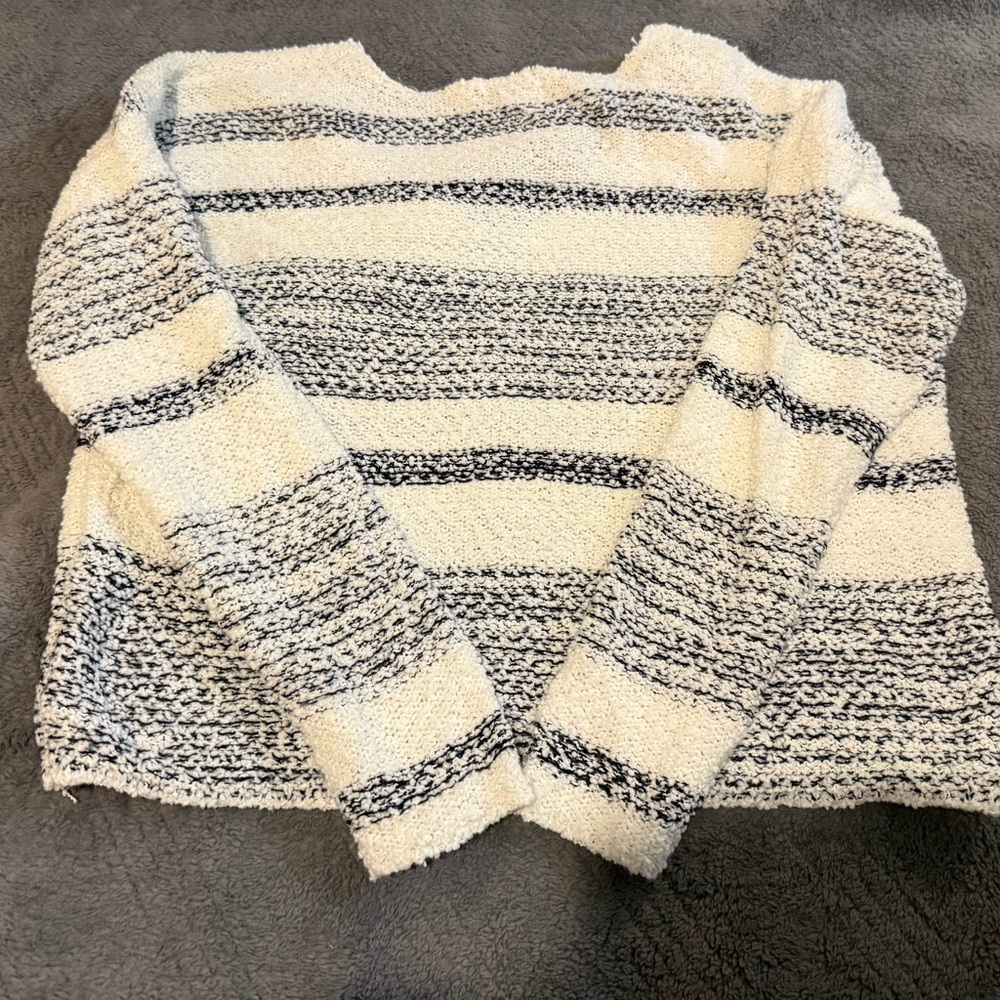 Jolt Women's V-Neck Sweater in Black and Cream - Picture 3 of 3